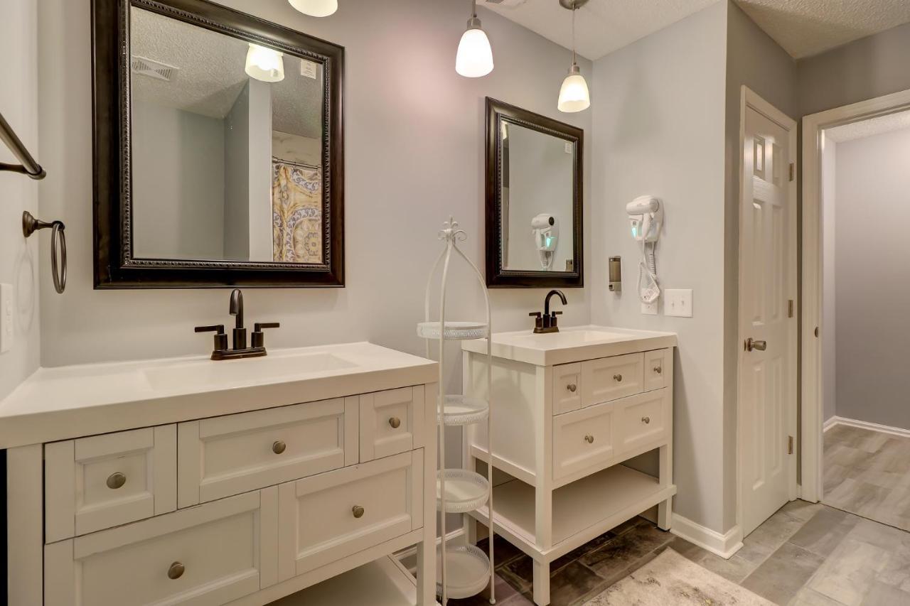 #111 Elaborate Condo Ideal Location 2Brm/2 Parking Хилтон-Хед-Айленд Экстерьер фото