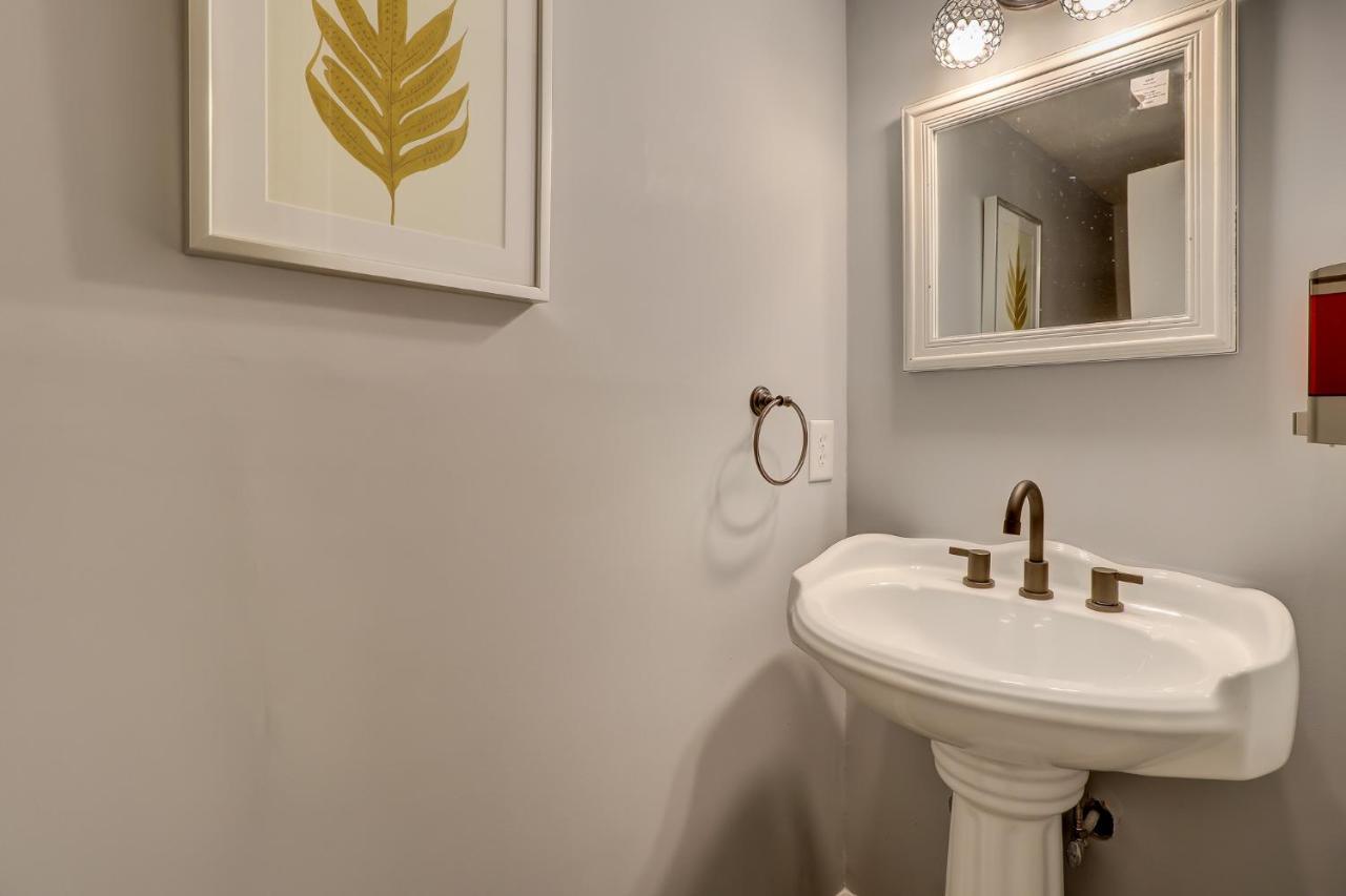 #111 Elaborate Condo Ideal Location 2Brm/2 Parking Хилтон-Хед-Айленд Экстерьер фото