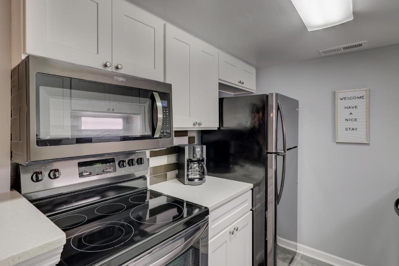 #111 Elaborate Condo Ideal Location 2Brm/2 Parking Хилтон-Хед-Айленд Экстерьер фото