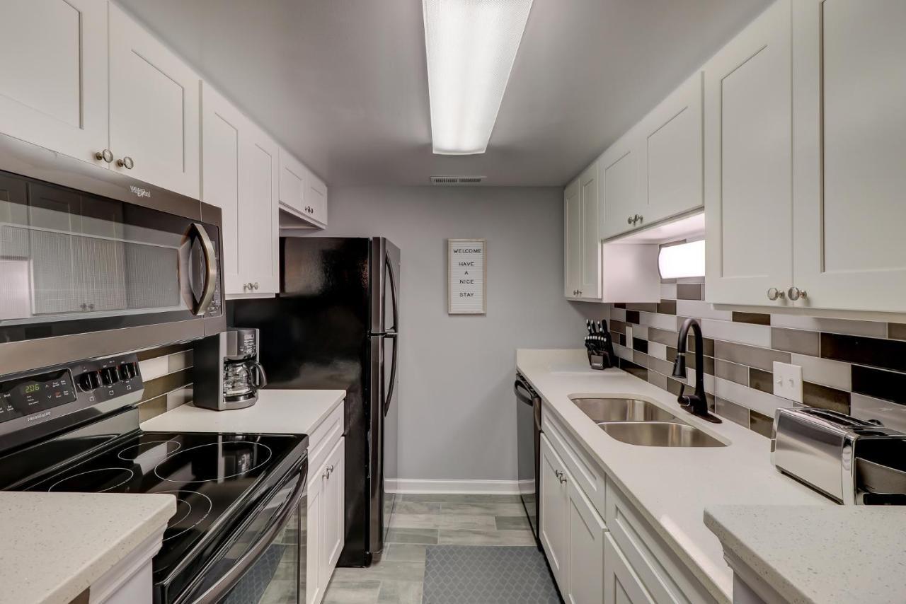 #111 Elaborate Condo Ideal Location 2Brm/2 Parking Хилтон-Хед-Айленд Экстерьер фото