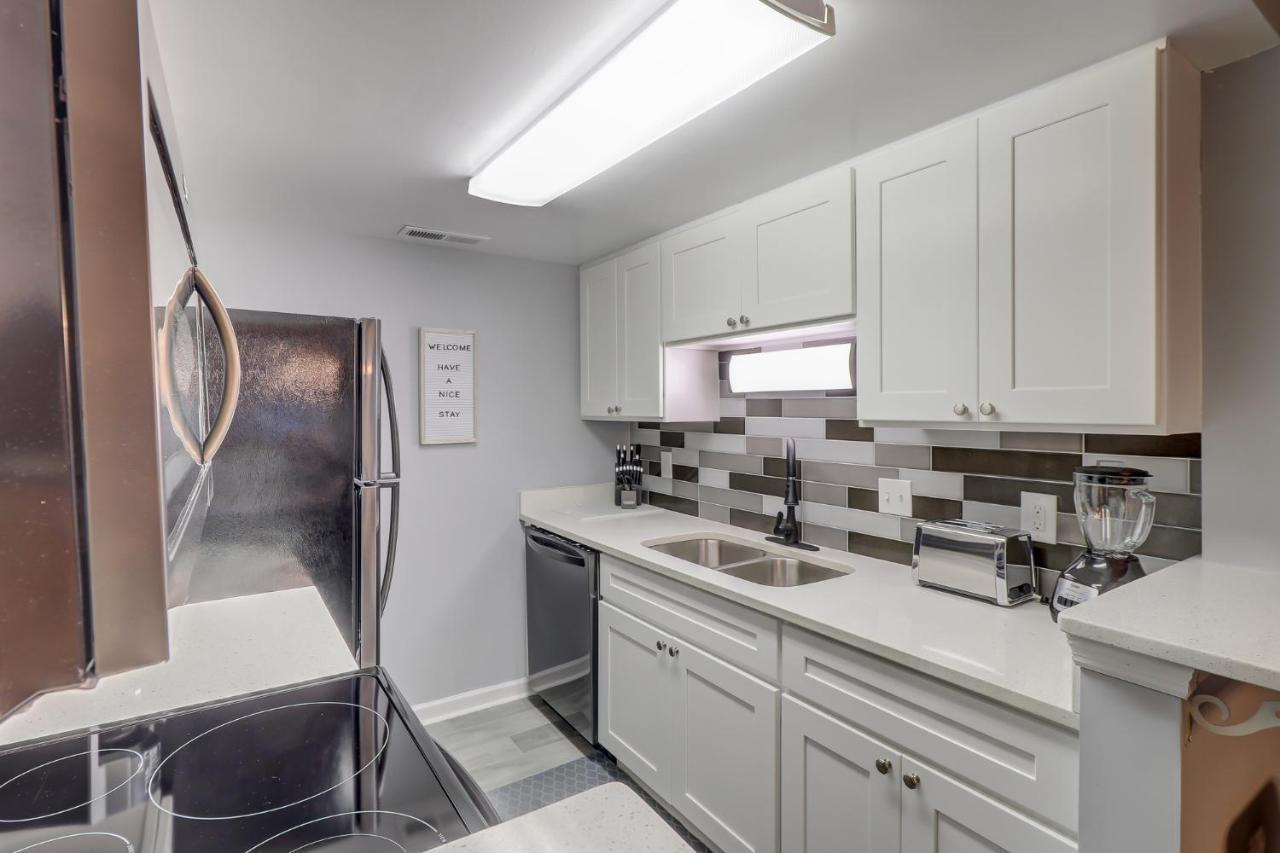 #111 Elaborate Condo Ideal Location 2Brm/2 Parking Хилтон-Хед-Айленд Экстерьер фото