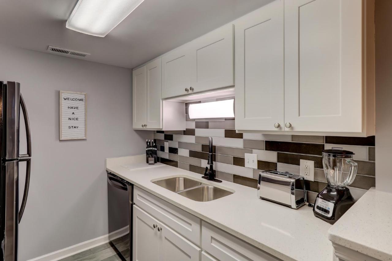 #111 Elaborate Condo Ideal Location 2Brm/2 Parking Хилтон-Хед-Айленд Экстерьер фото